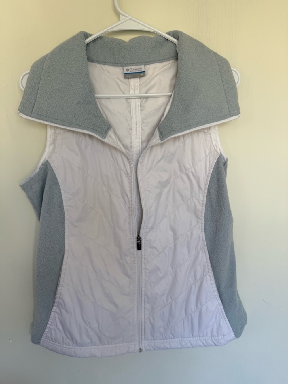 Columbia Light Blue and White Quilted Vest